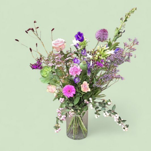 prachtig pastel plukboeket met roos gerberbera en een aantal seizoensbloemen