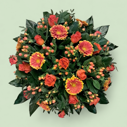 Biedermeijer Bloemstuk vanaf 40 cm: oranje en rode accenten